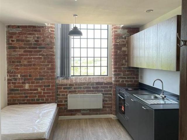 Studio for rent in Bare, Lancashire