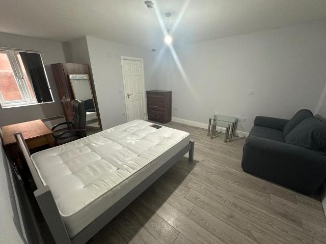 Studio for rent in Sydenham, Warwick