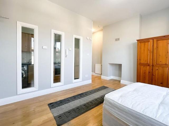 Studio for rent in London Borough of Bromley, Greater London