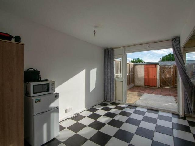 Studio for rent in London Borough of Merton, Mitcham