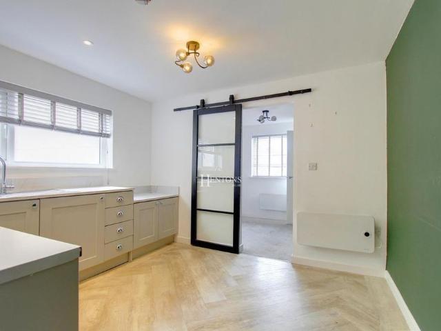 Studio for rent in Plasnewydd, Falcon Lodge