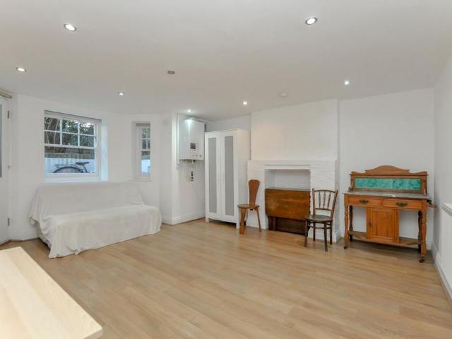 Studio for rent in Clapton, Upper Clapton