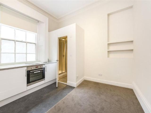 Studio for rent in Brompton, Greater London