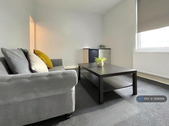 Studio for rent in Wortley, Leeds