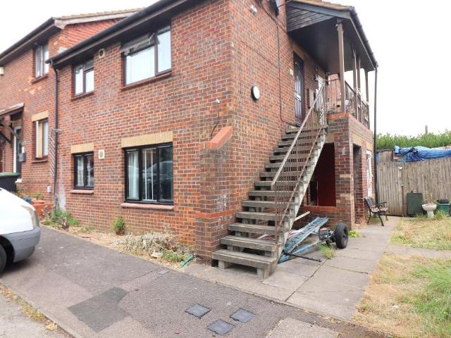 Flat for rent in Lewsey Farm, Luton