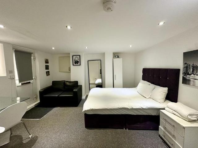 Studio for rent in Harehills, West Yorkshire