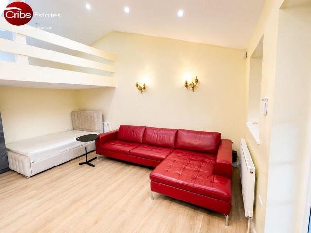 Studio for rent in Woodcote Green, Greater London