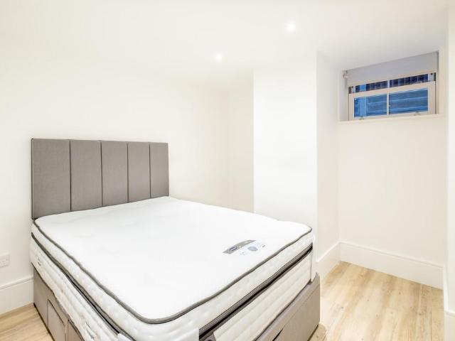 Flat for rent in London Borough of Croydon, Addiscombe