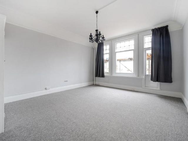 Studio for rent in Aldrington