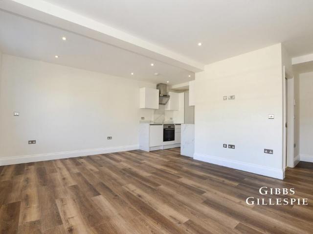 Flat for rent in The Cedars Estate, Three Rivers