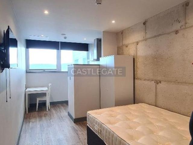 Studio for rent in Highfields, Huddersfield