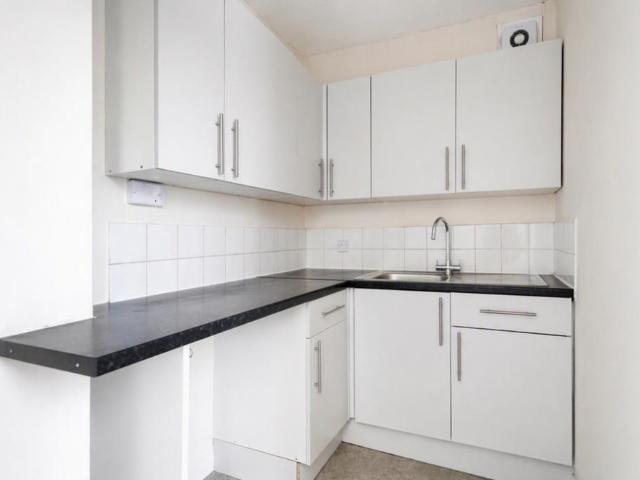 Studio for rent in Spring Park, Luton