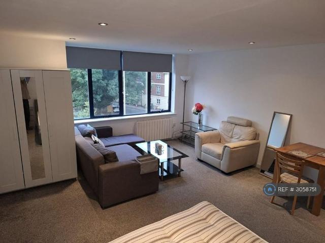 Studio for rent in Kings Barton, Gloucester