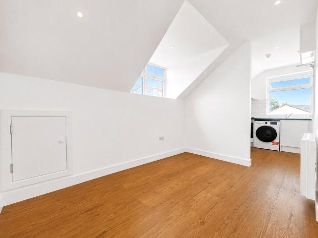 Flat for rent in London Borough of Hounslow, Greater London
