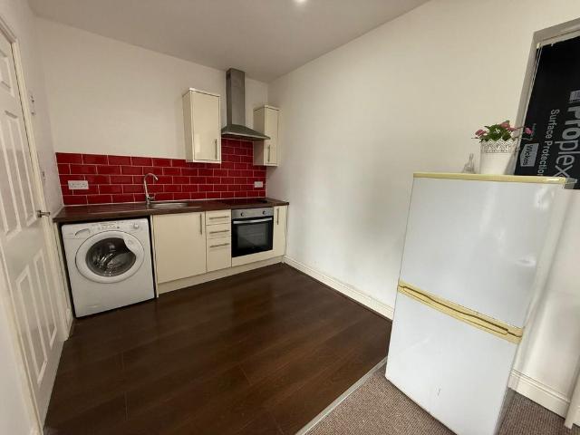 Flat for rent in Elmfield, Leicestershire