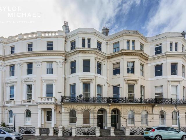 Flat for rent in Aldrington