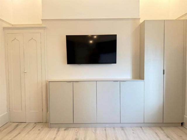 Studio for rent in Aldrington