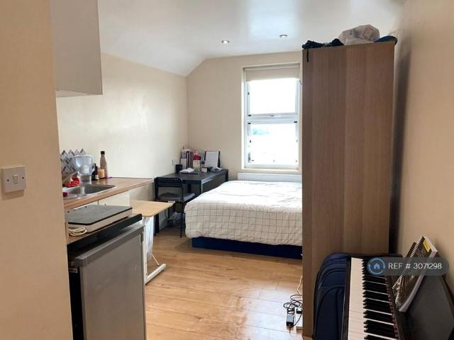 Studio for rent in London Borough of Hounslow, Greater London