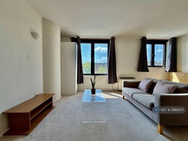 Studio for rent in Brompton, Greater London