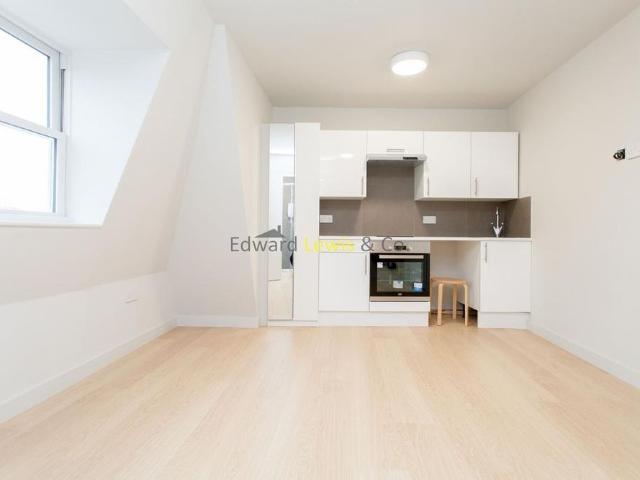 Studio for rent in West Hackney, Greater London