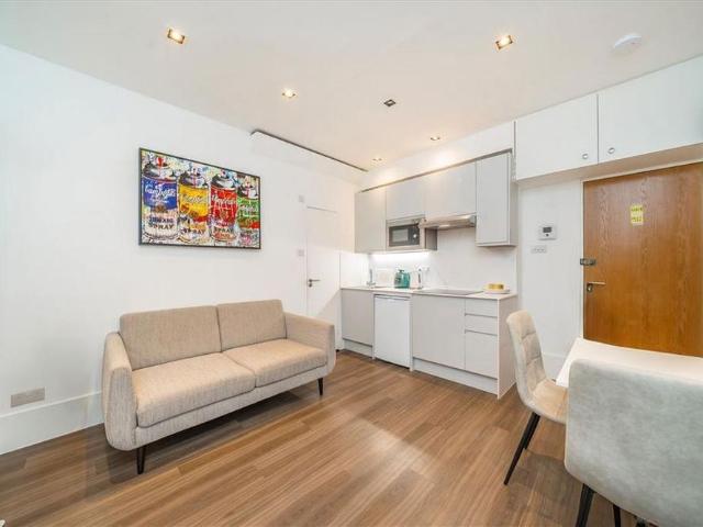 Studio for rent in Brompton, Greater London