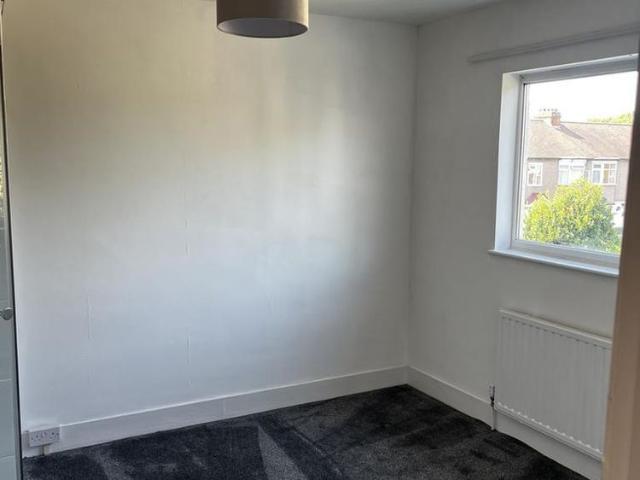 Studio for rent in Chingford Mount, Highams Park