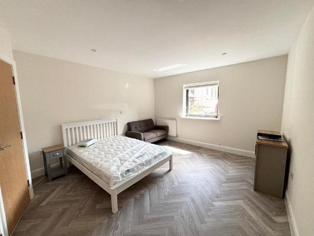 Studio for rent in Milton Keynes