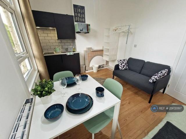Studio for rent in Shacklewell, Greater London