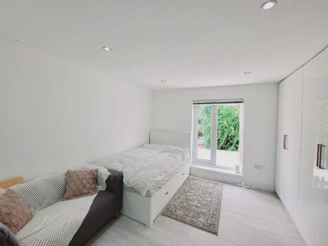 Studio for rent in West Hampstead, Greater London