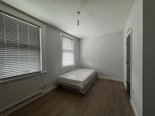 Studio for rent in London Borough of Hounslow, Greater London