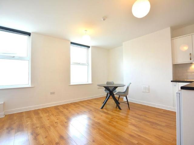 Studio for rent in Low Harrogate, Harrogate