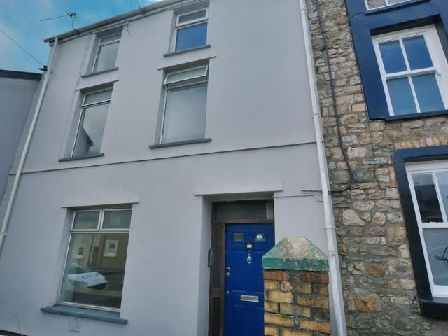 Flat for rent in Merthyr Tydfil, Cefn-coed-y-cymmer