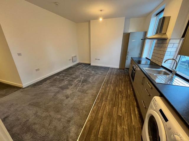 Studio for rent in The Cronehills, West Bromwich