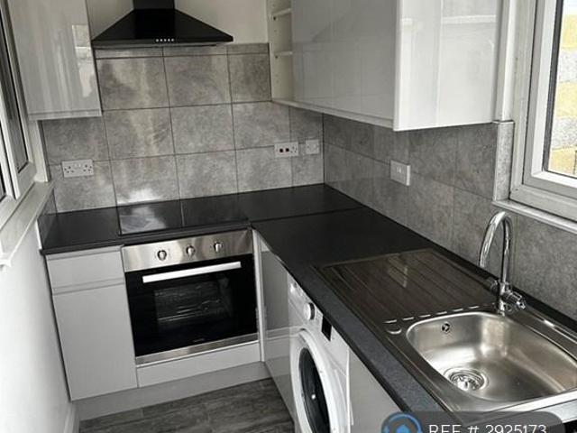 Flat for rent in London Borough of Hounslow, Greater London
