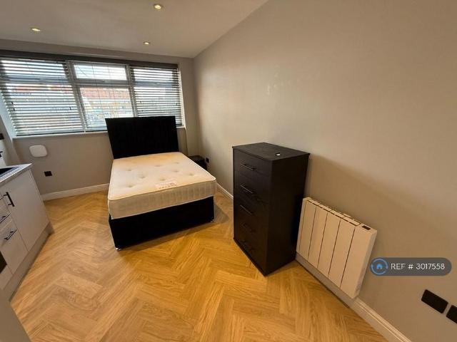 Studio for rent in Hyde Park, South Yorkshire