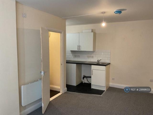 Studio for rent in North Watford, Hertfordshire