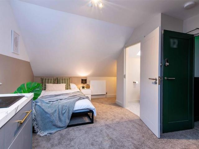 Room for rent in Red Hill, Surrey