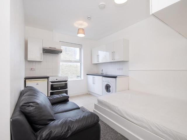 Flat for rent in Brondesbury, Isle Of Man