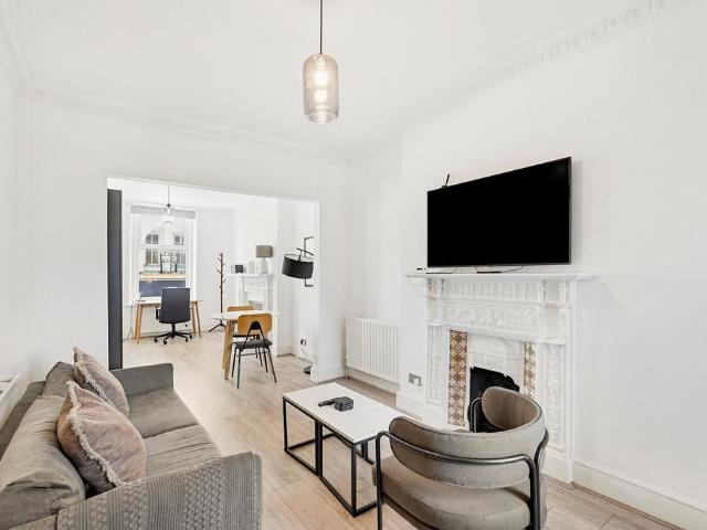 Flat for rent in Earl's Court, Greater London