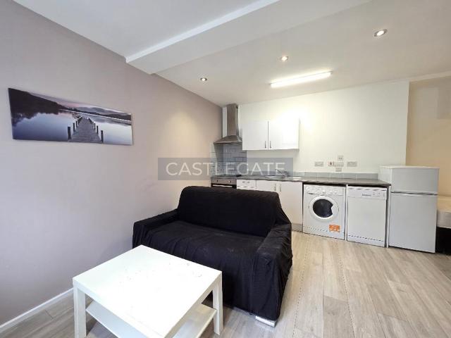 Flat for rent in Highfields, Huddersfield