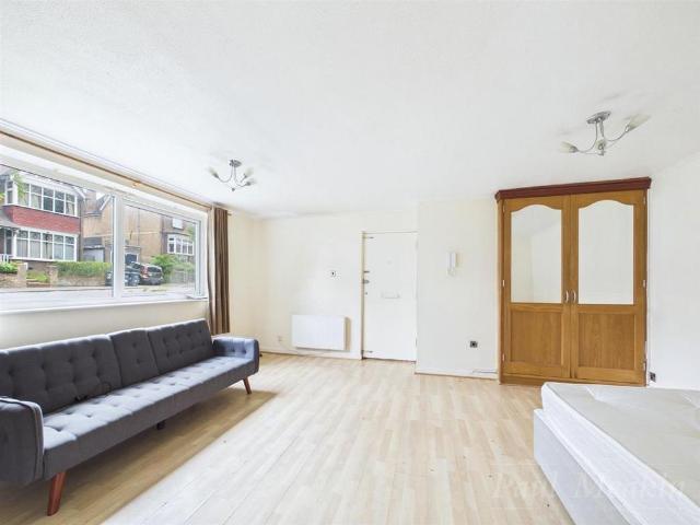 Studio for rent in London Borough of Croydon, Sanderstead
