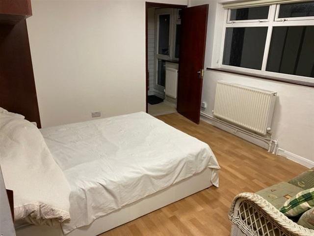 Studio for rent in Slough