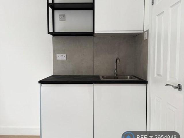 Flat for rent in Streatham Hill, Greater London