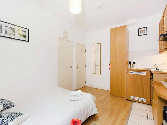 Apartment for rent in West Kensington, Greater London