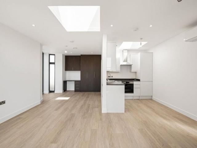 Studio for rent in Tolworth, Greater London