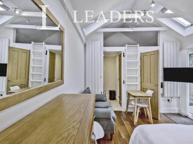 Studio for rent in The Galleries, Navestock Side