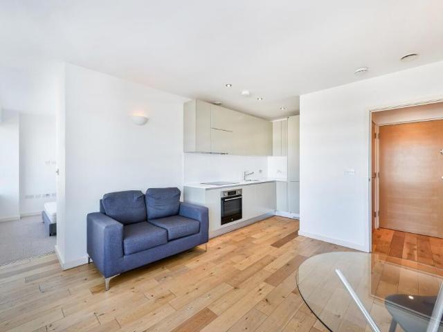 Flat for rent in Lower Halliford, Surrey