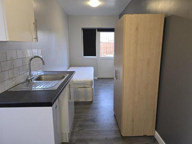 Studio for rent in Tilbury, Essex