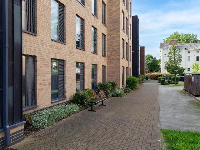 Studio for rent in Reading