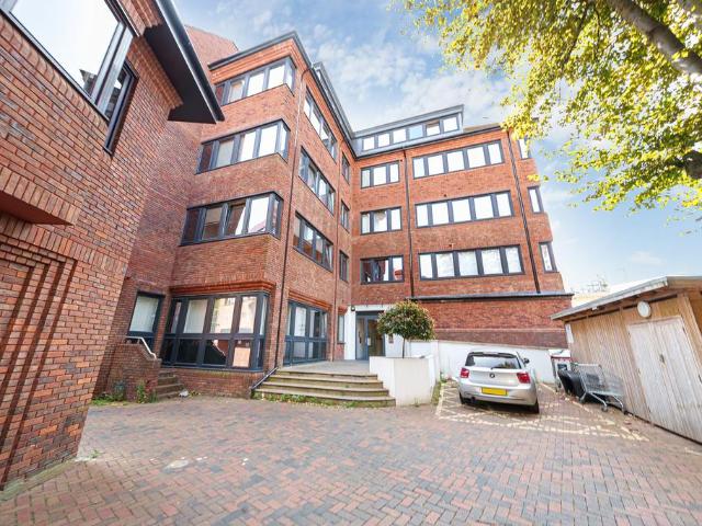 Flat for rent in Uxbridge, London Borough of Hillingdon